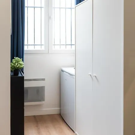 Апартаменты Nice Bright Studio Near Montmartre *